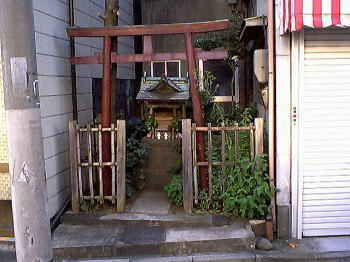 銭湯向かいの稲荷神社